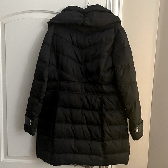 “Kenneth Cole “coat for women.Very good condition,like new.Size-XL,color black. - Picture 7 of 10